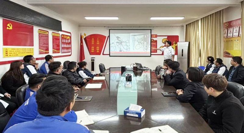 汽貿(mào)公司開展消防安全培訓(xùn)與逃生滅火實操專項演練